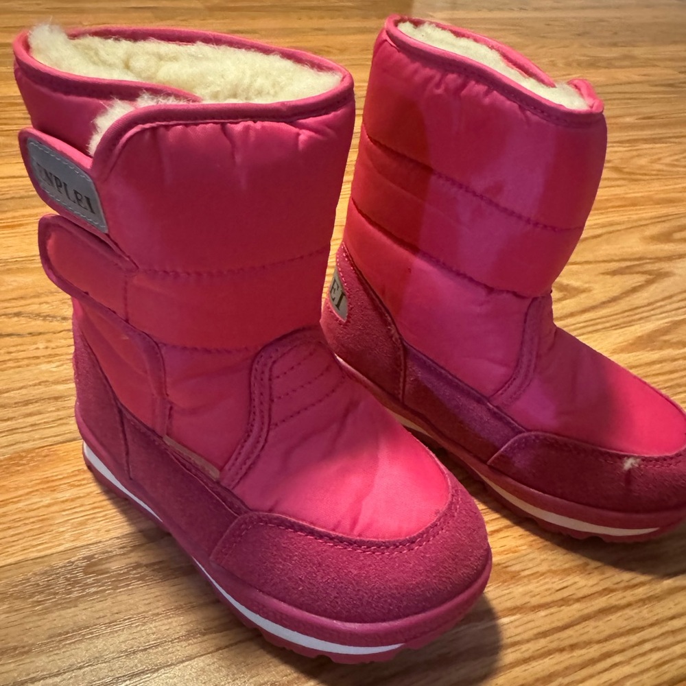 Brand new little girls snow boots-pink size 12